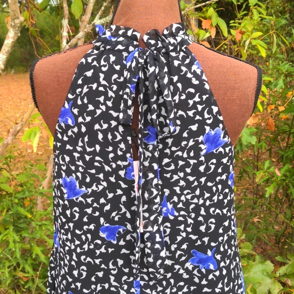 BCBGeneration Black/White/Lavender 'Fallen Petals' Relaxed Halter Neck Tie Dress - Picture 8 of 16